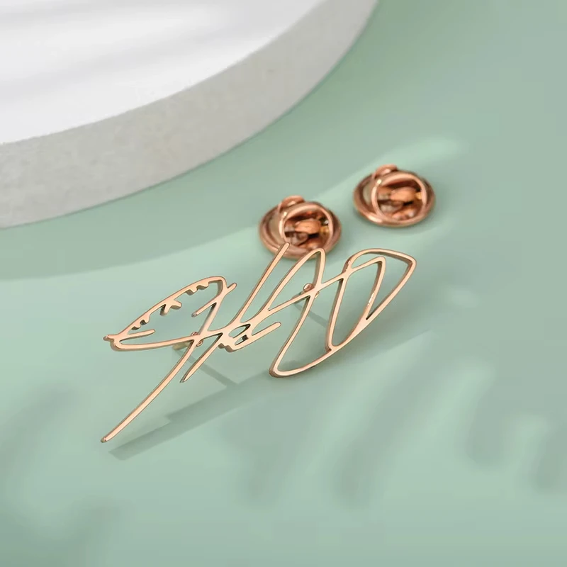 Модная персонализированная брошь с именем и лацканом для женщин и мужчин - Фотография_3