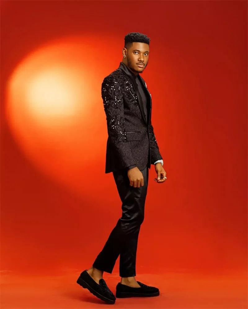 Мужской костюм с жаккардовыми кристаллами