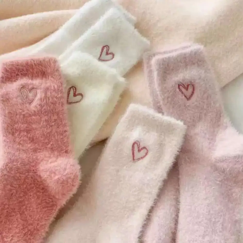 5 пар женских утепленных норковых носков с розовой вышивкой в виде сердца - Фотография_5