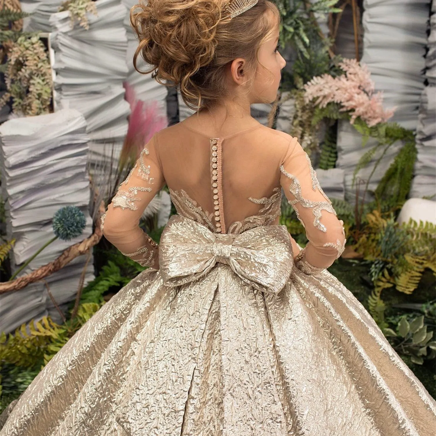 Золотое платье с большим бантом для девочек-цветочниц
