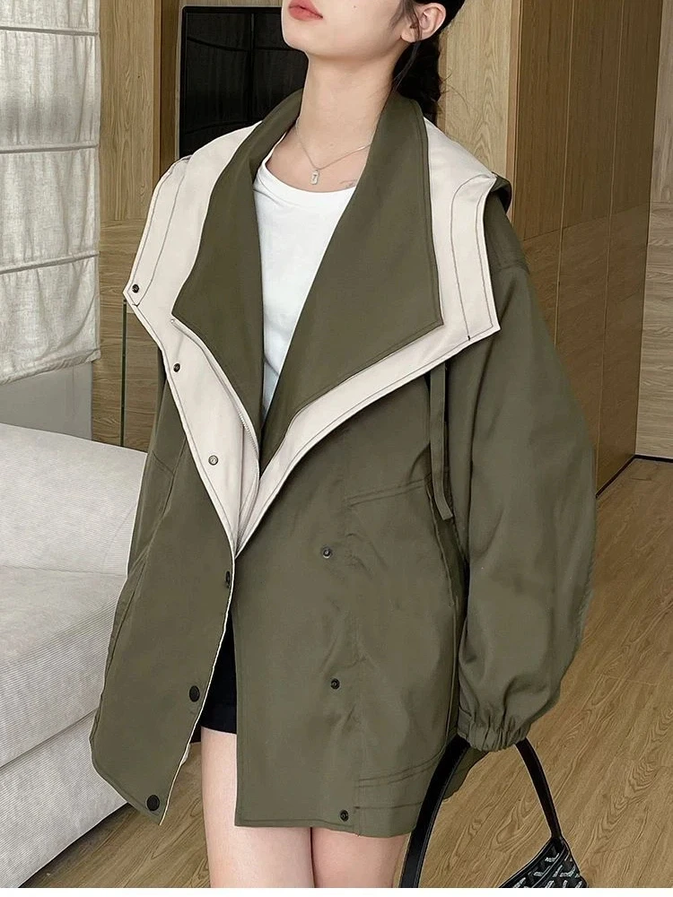 Женский облегающий плащ средней длины