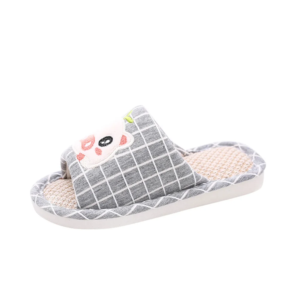 Серые детские тапочки с рисунком свиньи - Фотография_5