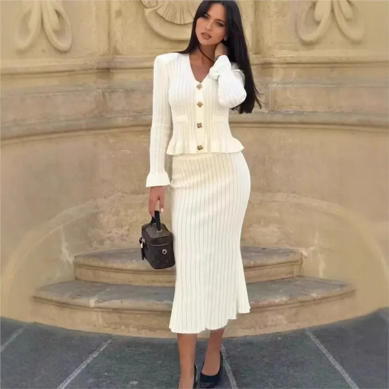 Элегантный женский вязаный комплект