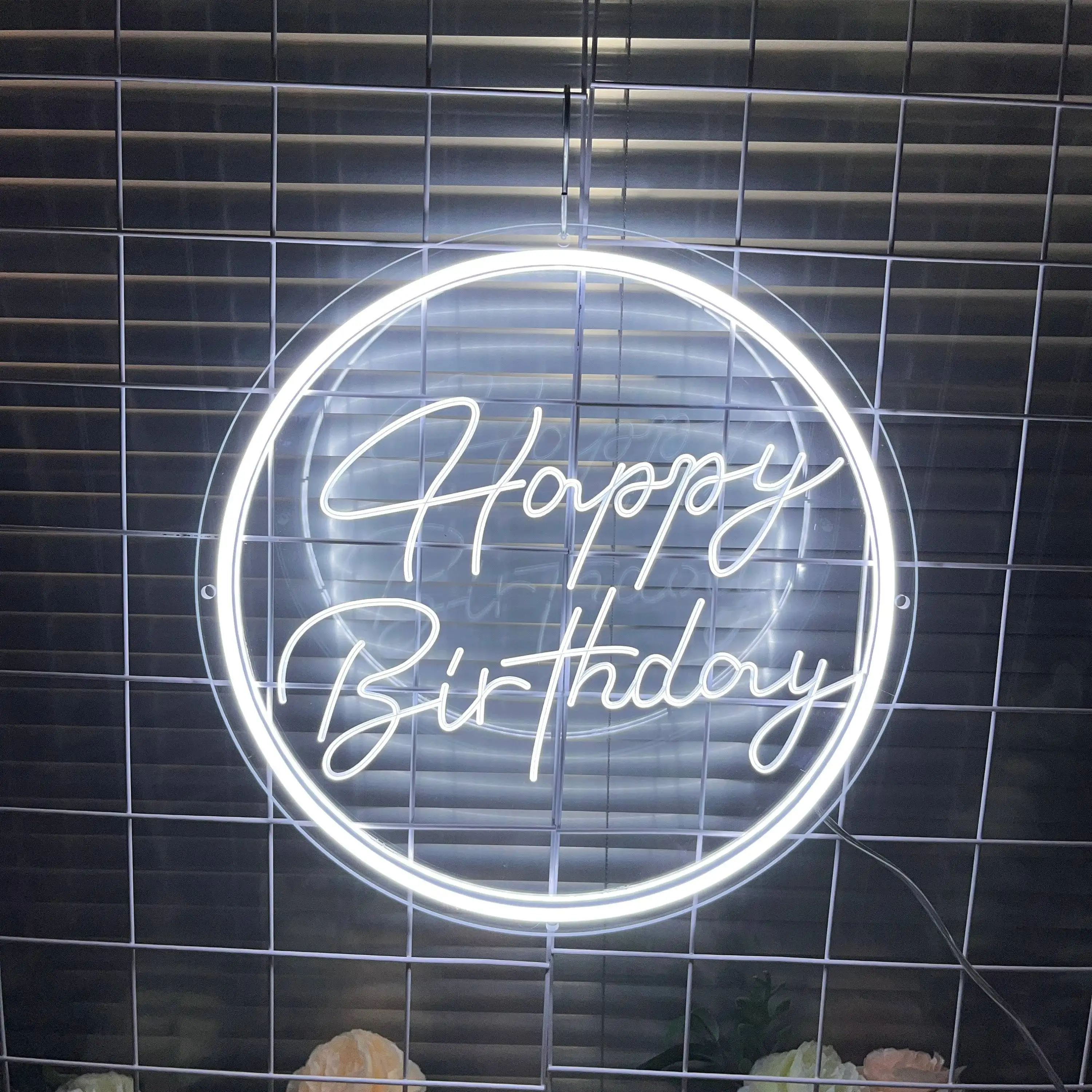 Неоновая вывеска с днем рождения для декора стен - Фотография_3