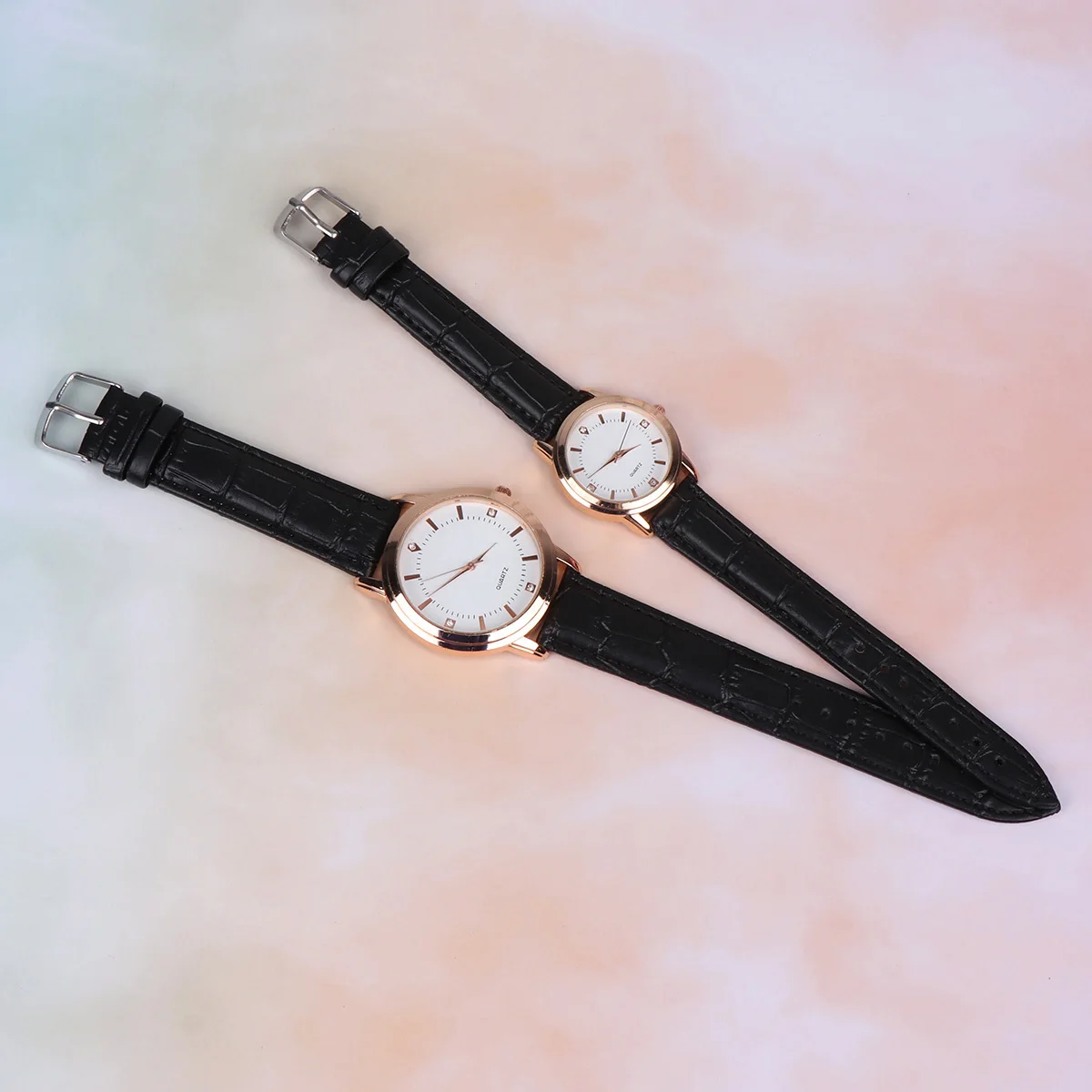 Пара кварцевых часов с ремешком - Фотография_3