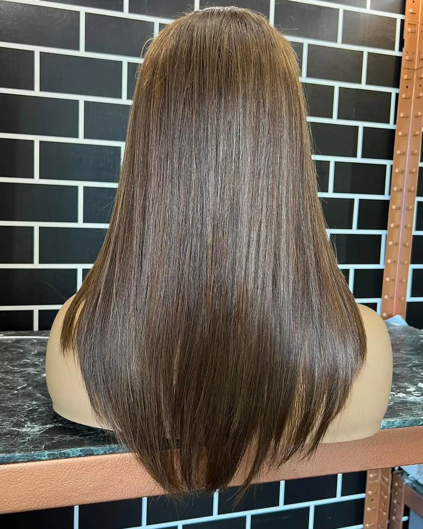 Шоколадно-коричневый парик синтетический - Фотография_4