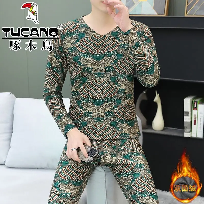 Дятел, натуральное зимнее новое