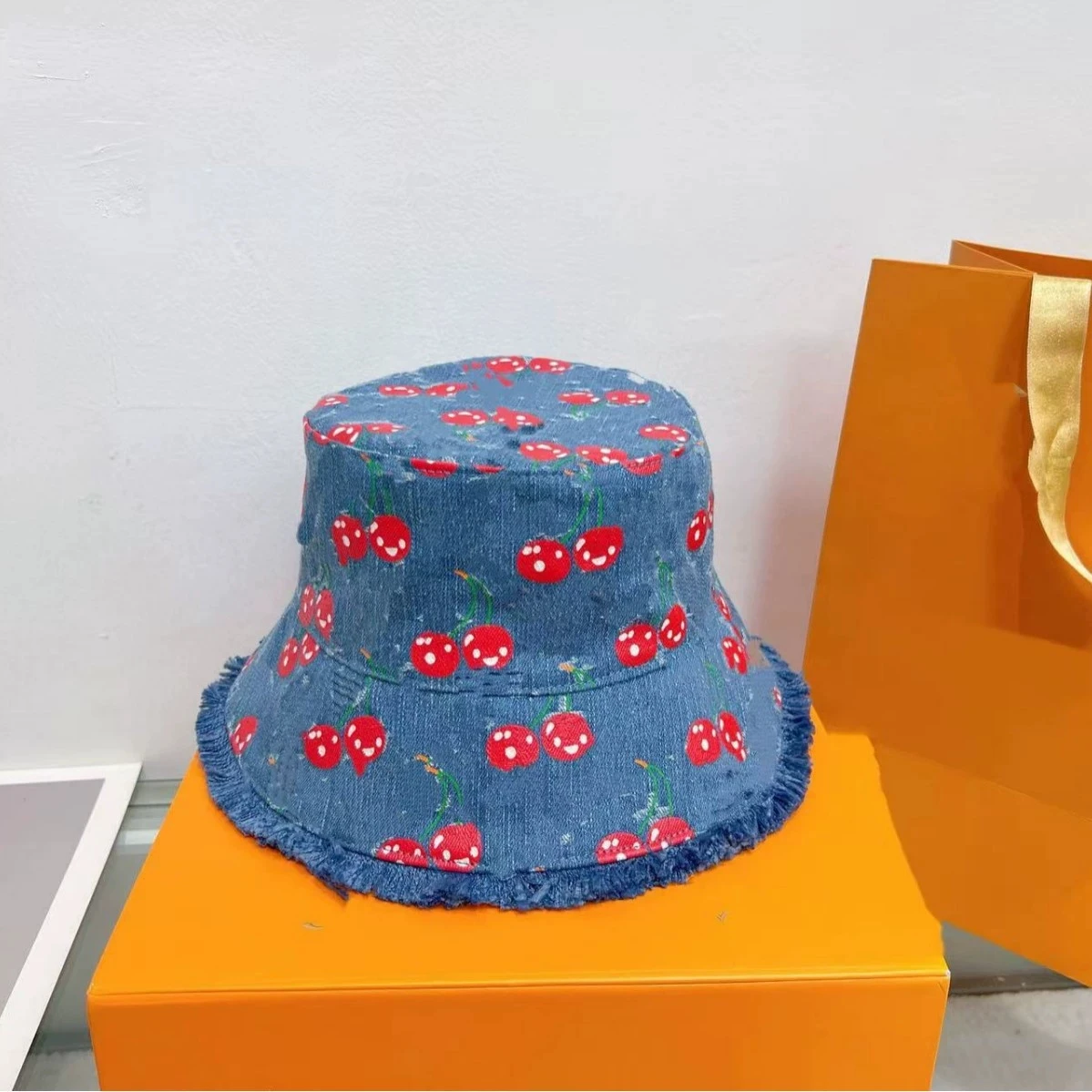 Вишневая ковбойская рыбацкая шляпа - Фотография_4