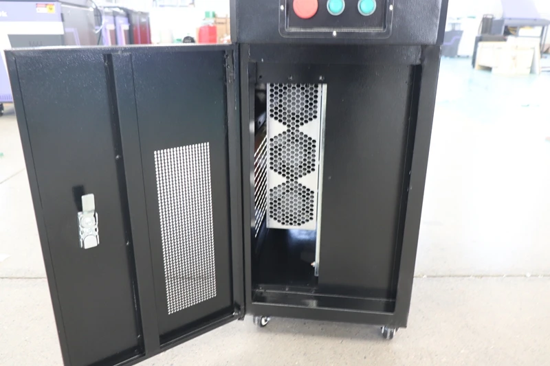 Импульсная лазерная чистящая машина