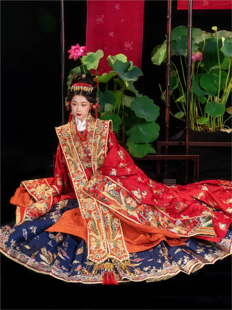 Свадебное платье для женщин — hanfu с золотой вышивкой - Фотография_5