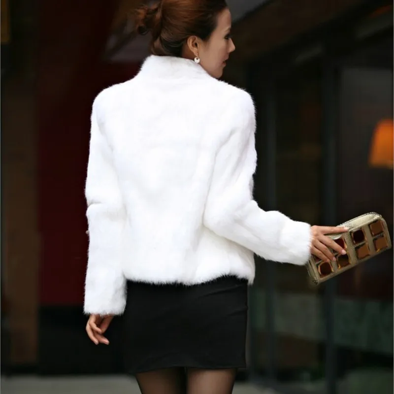 Черно-белая шуба из искусственного кроличьего меха - Фотография_3