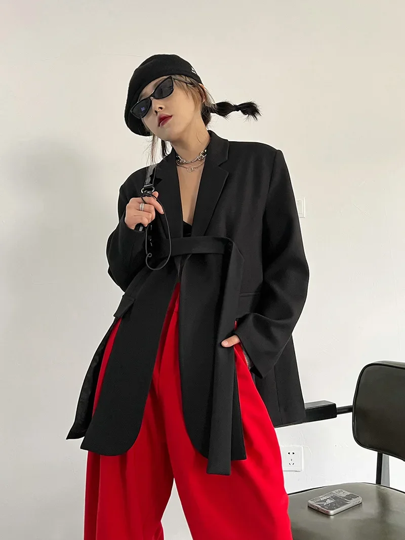 Женский блейзер с разрезом на подоле - Фотография_4