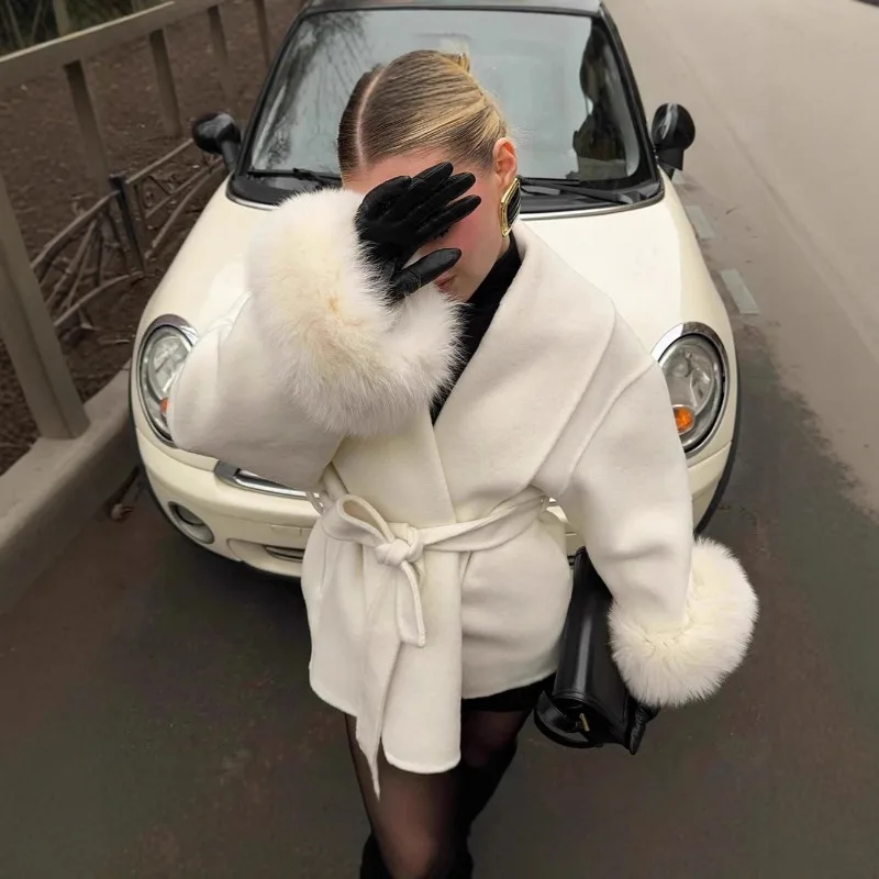 Осеннее шикарное плюшевое пальто с лацканами и поясом - Фотография_4