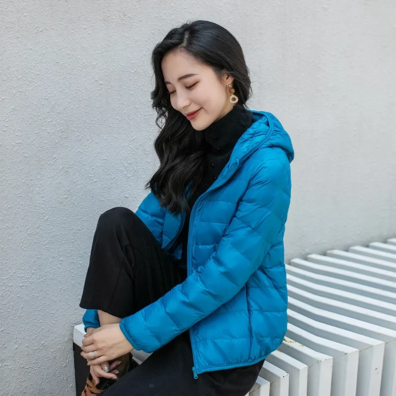 Зимняя женская легкая пуховая куртка с капюшоном - Фотография_4