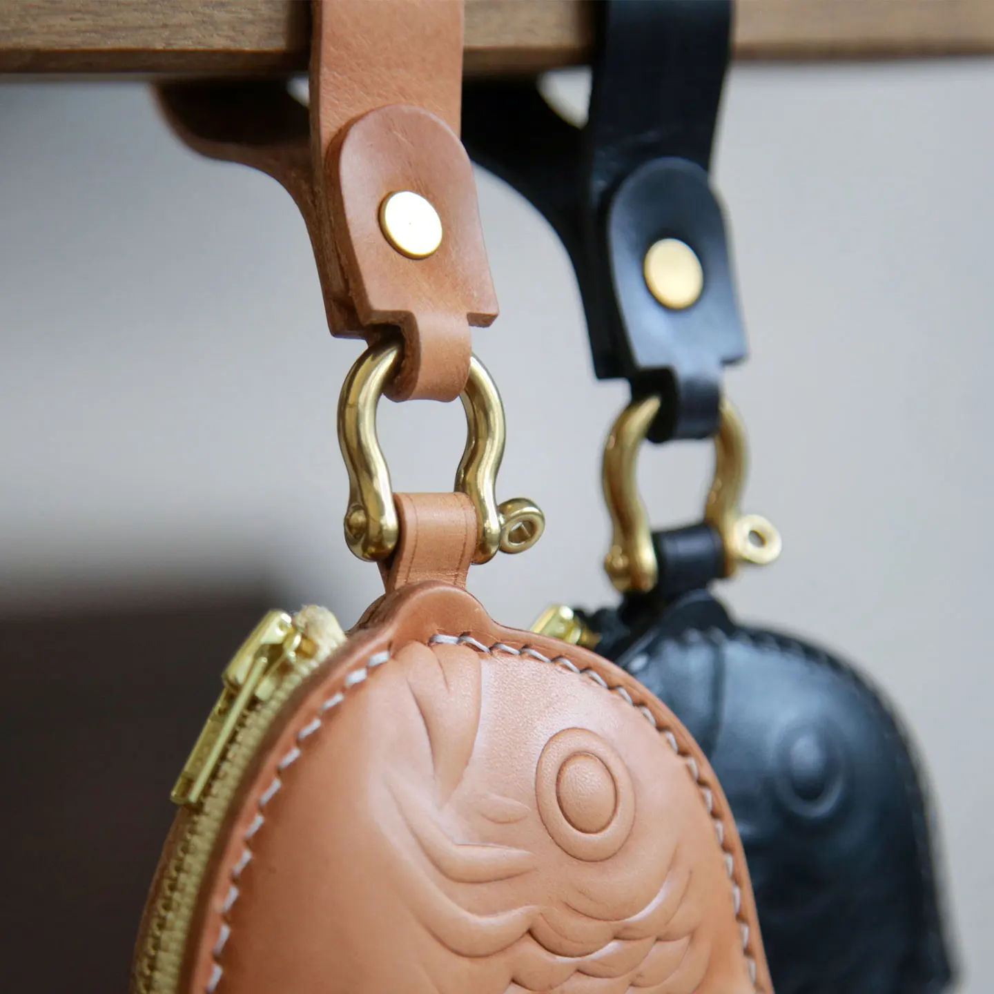 Красная сумка-рыба ручной работы с застежкой - Фотография_3