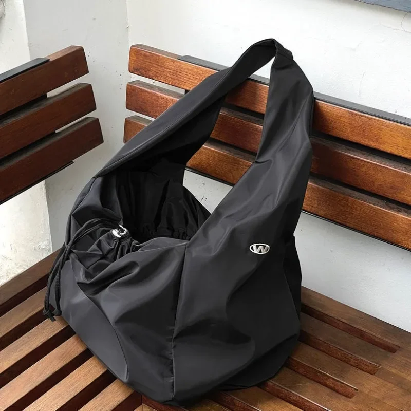 Черная винтажная нейлоновая сумка