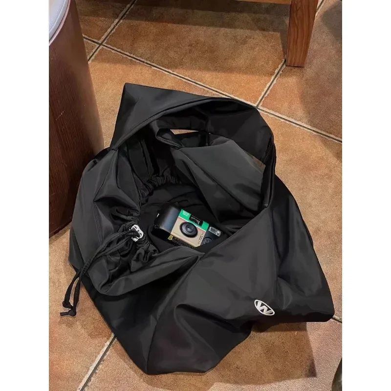 Черная винтажная нейлоновая сумка - Фотография_3