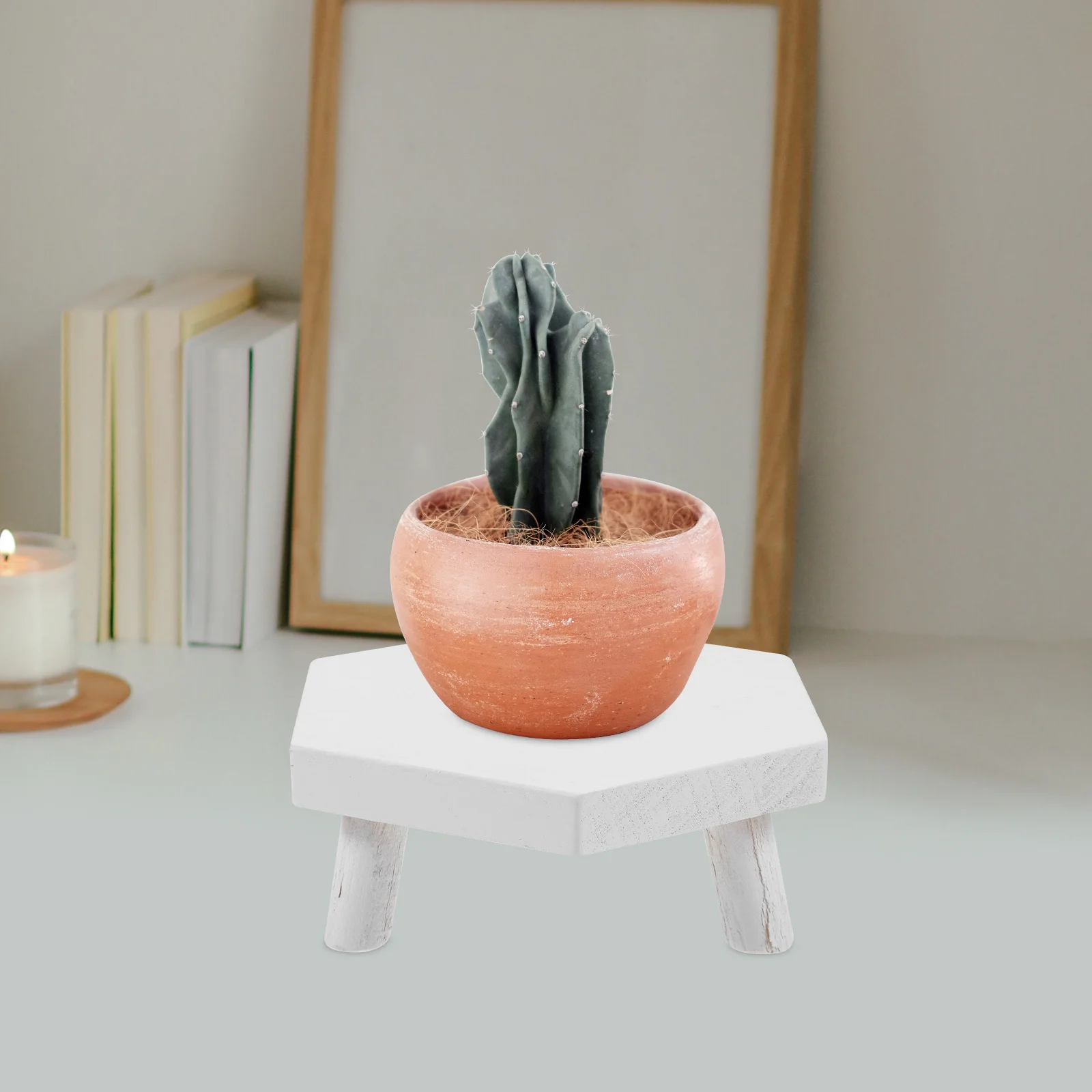 Деревянный маленький табурет - Фотография_2