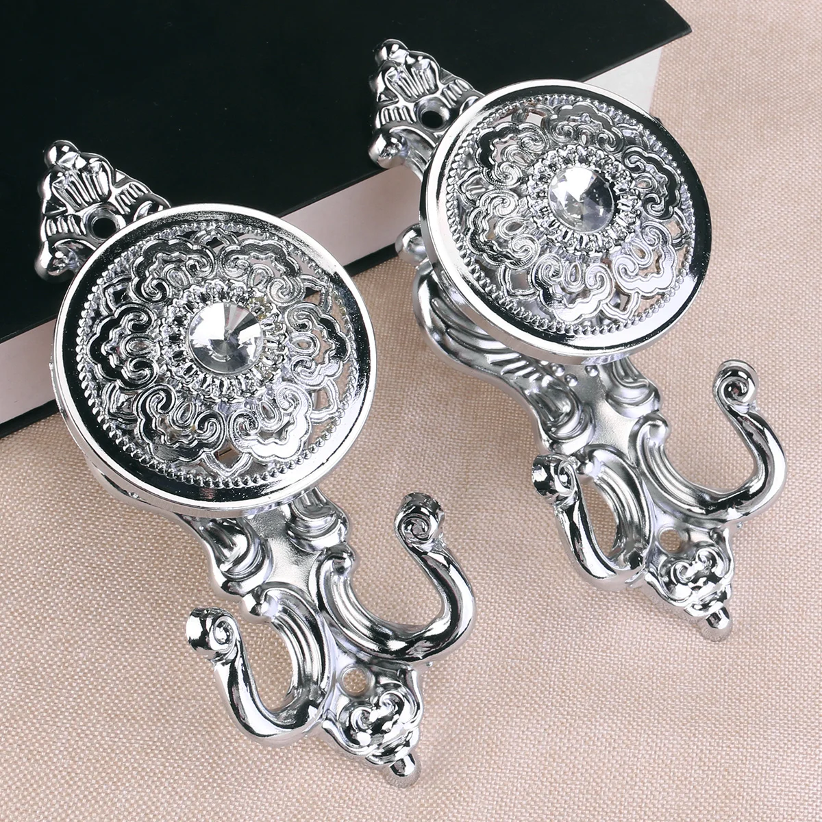 Пара серебряных подхватов для штор в стиле розы - Фотография_3