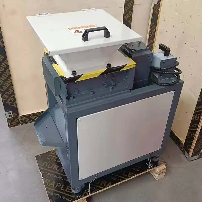 Маленькая двухосная многофункциональная мощная дробилка для крышек бутылок