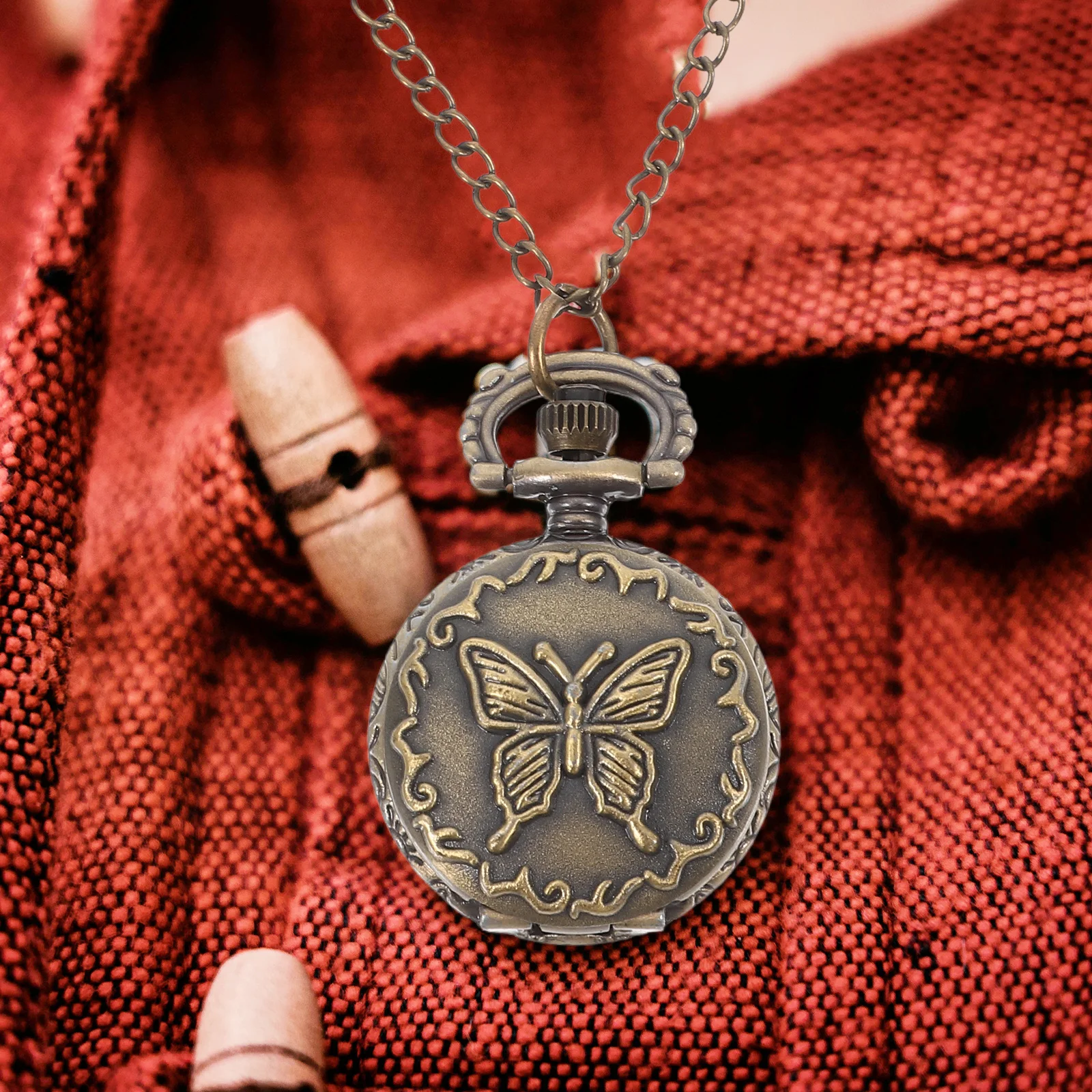 Винтажные карманные часы с узором бабочек - Фотография_2