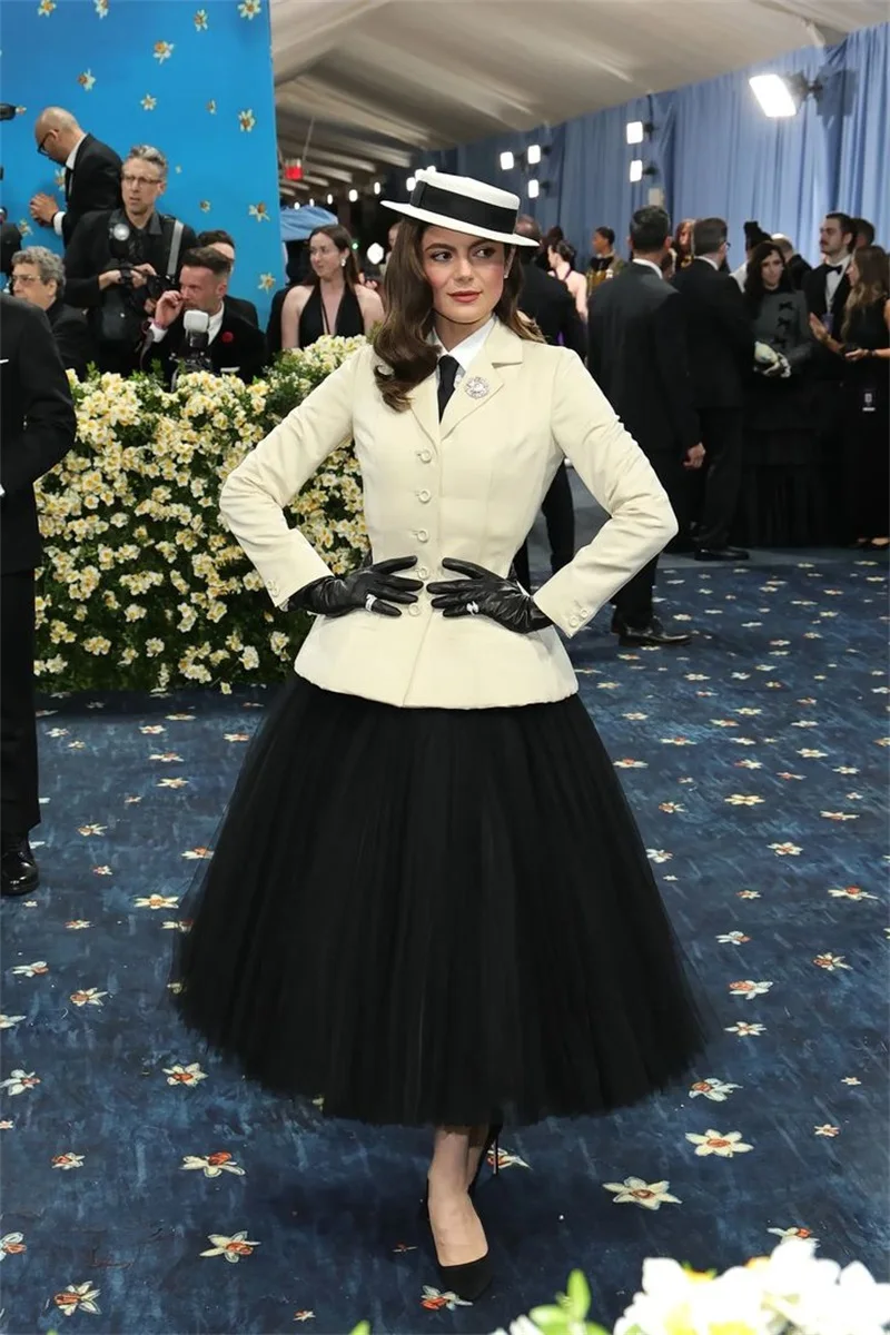 Белые женские офисные костюмы