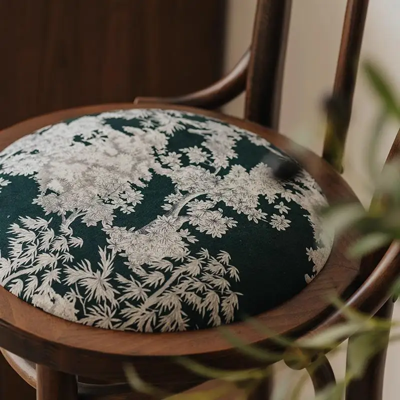 Эргономичные барные стулья из цельного дерева - Фотография_3