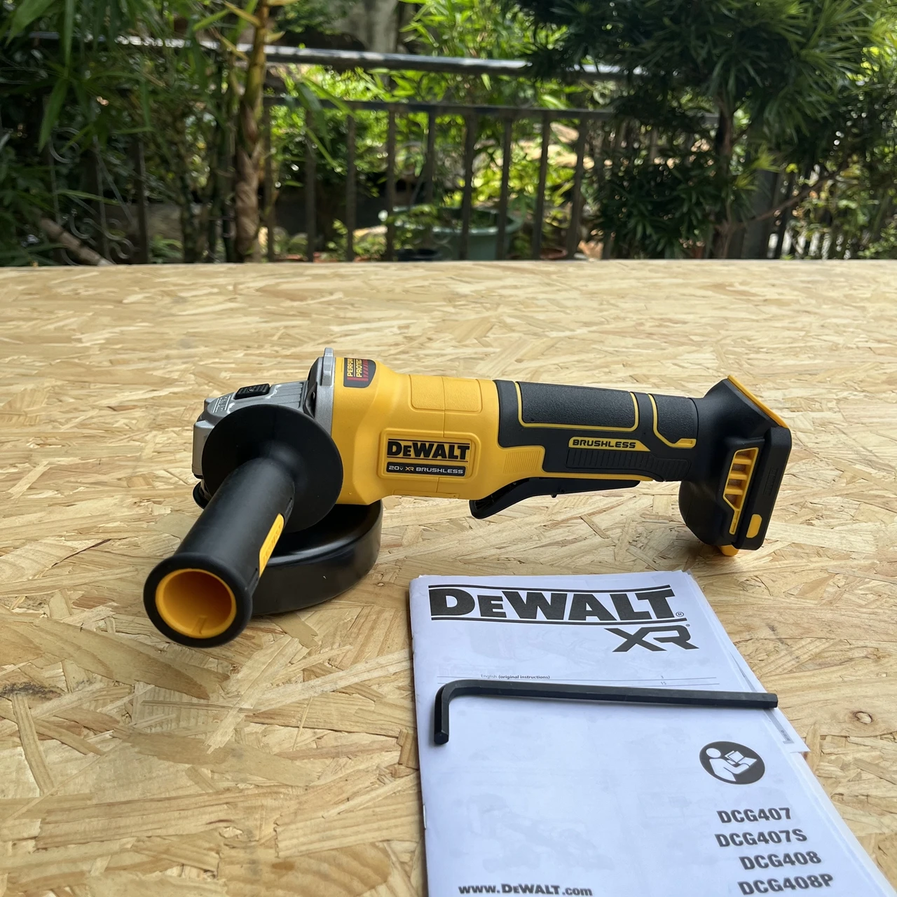 Dewalt dcg408p 20 в бесщеточная
