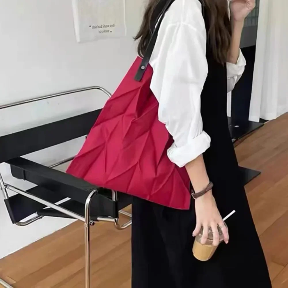 Корейская плиссированная большая сумка с геометрическим рисунком - Фотография_3