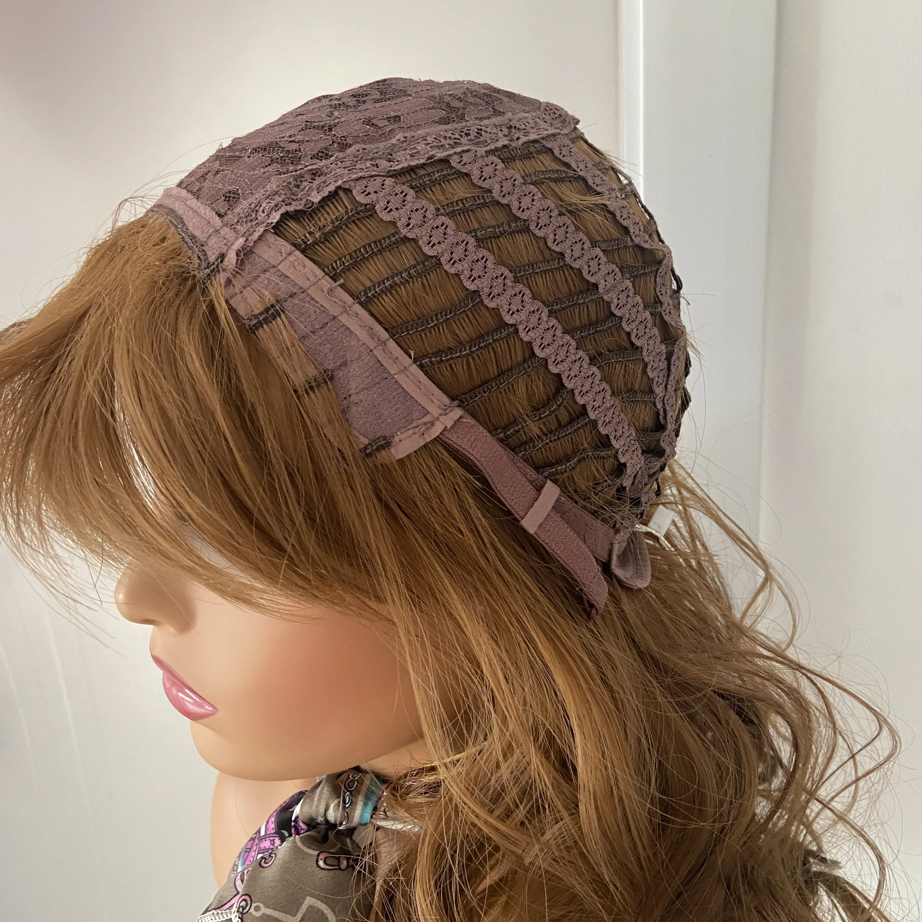 Волнистый синтетический парик с челкой для женщин - Фотография_6