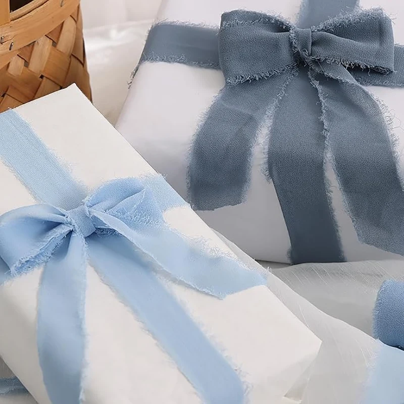 Потертая шелковая лента с краями - Фотография_3