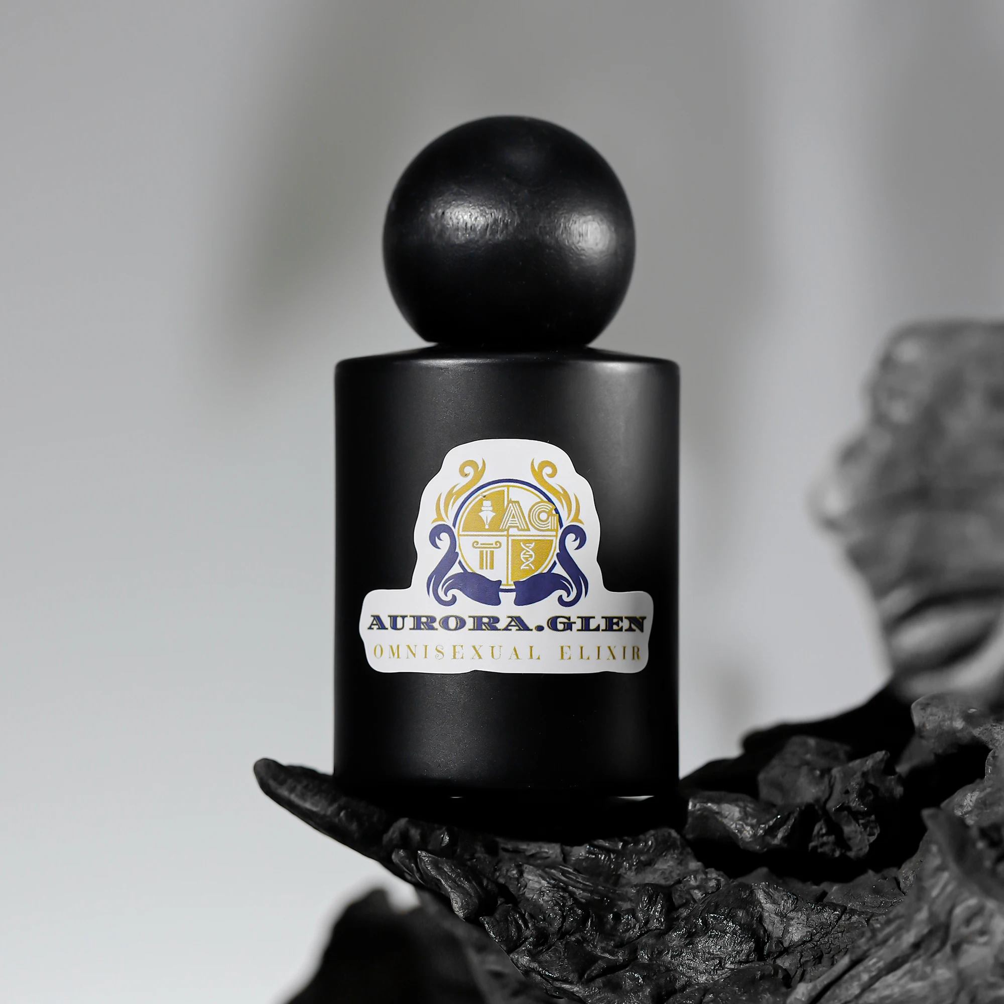 Luxurymensfragrance man in black мужские духи — древесный табак - Фотография_5