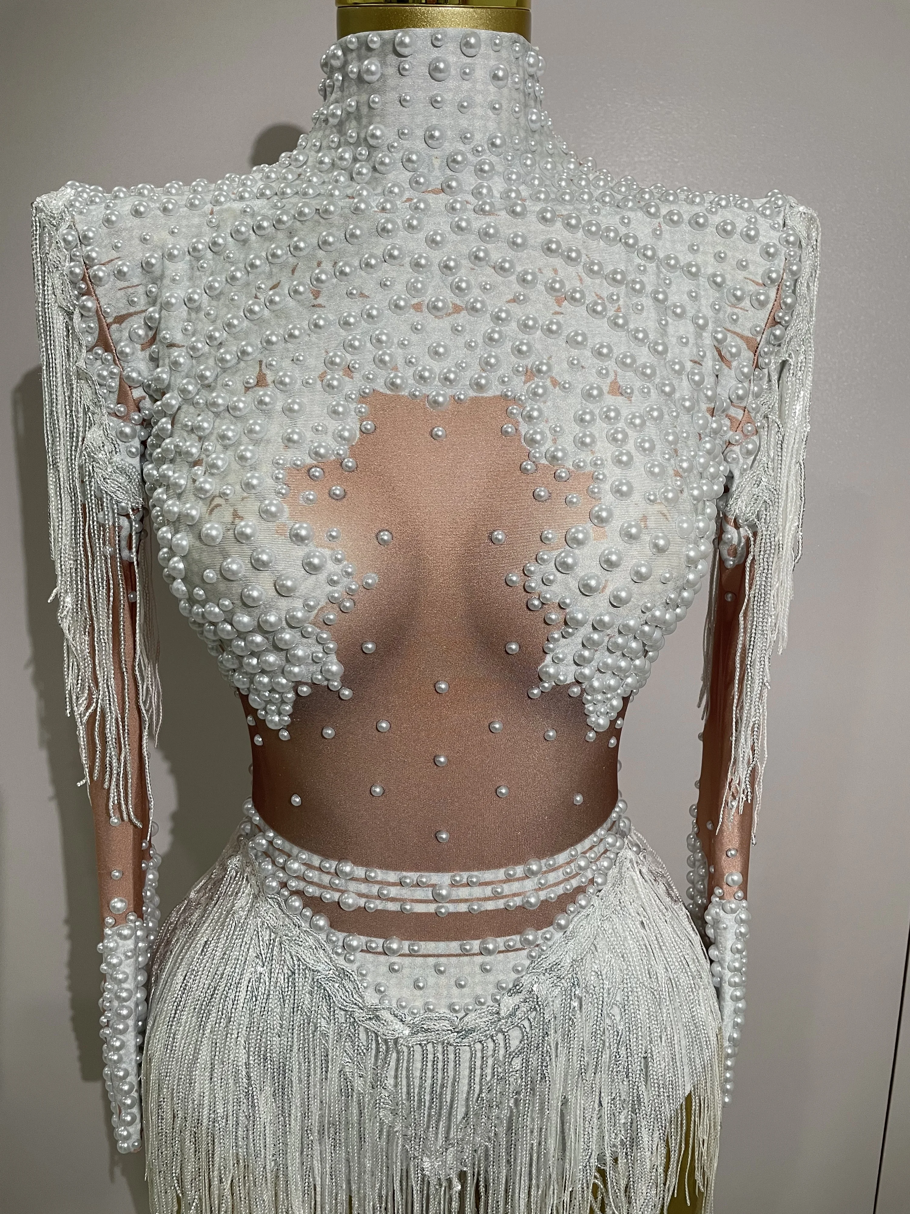 Блестящие стразы и блестки с кисточками - Фотография_5