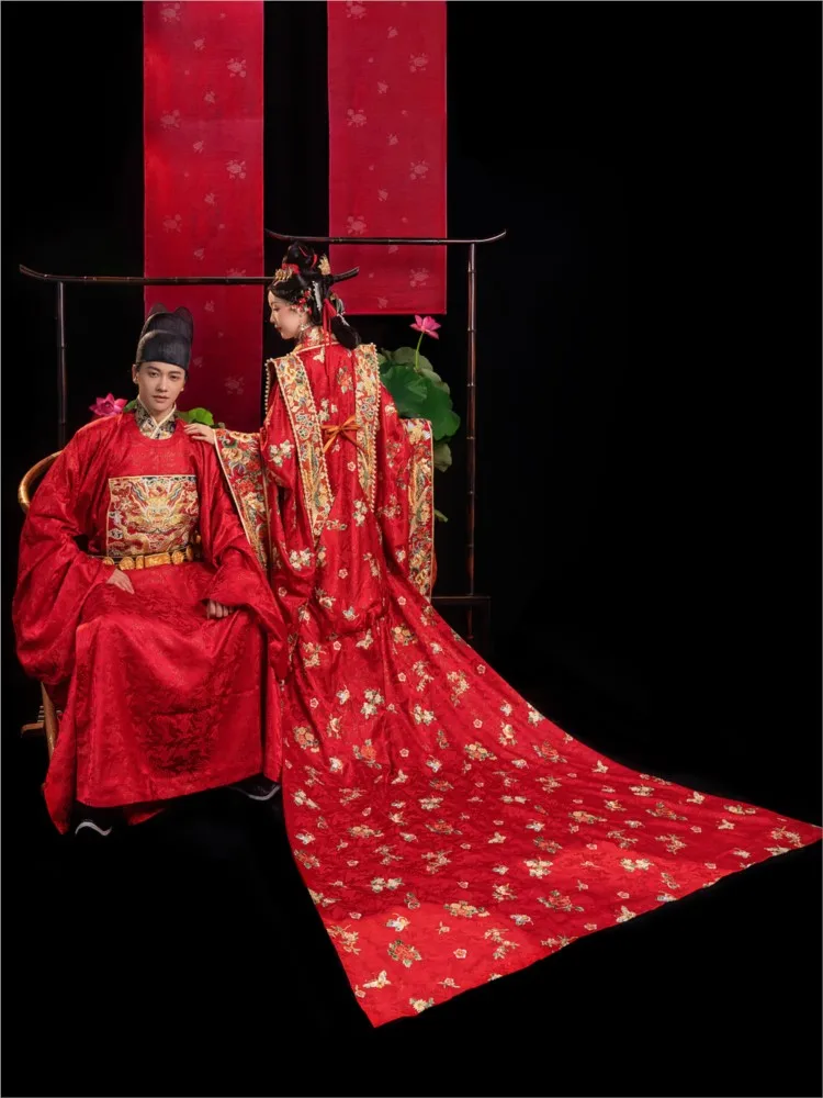 Свадебное платье для женщин — hanfu с золотой вышивкой - Фотография_3