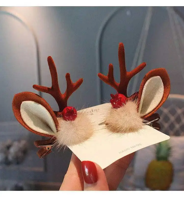 Милая рождественская заколка для волос с рогами