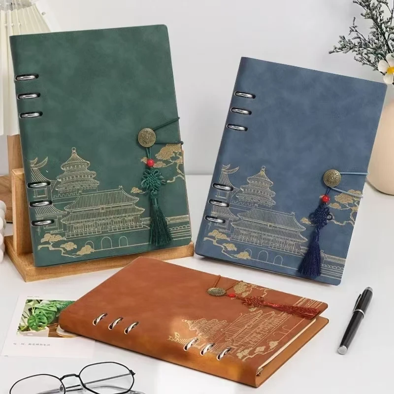 Пустой блокнот в стиле ретро с подвеской-кисточкой - Фотография_2