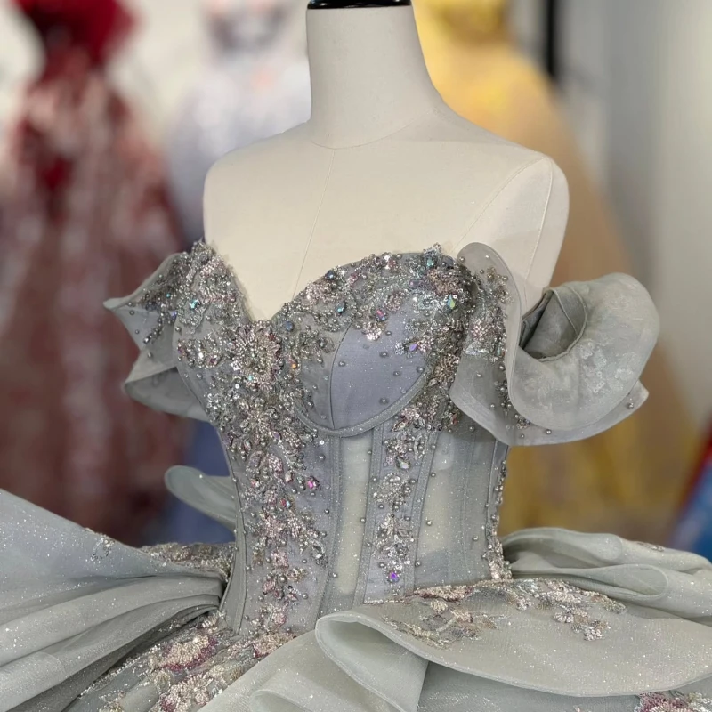 Серовато-зеленые блестящие платья - Фотография_3