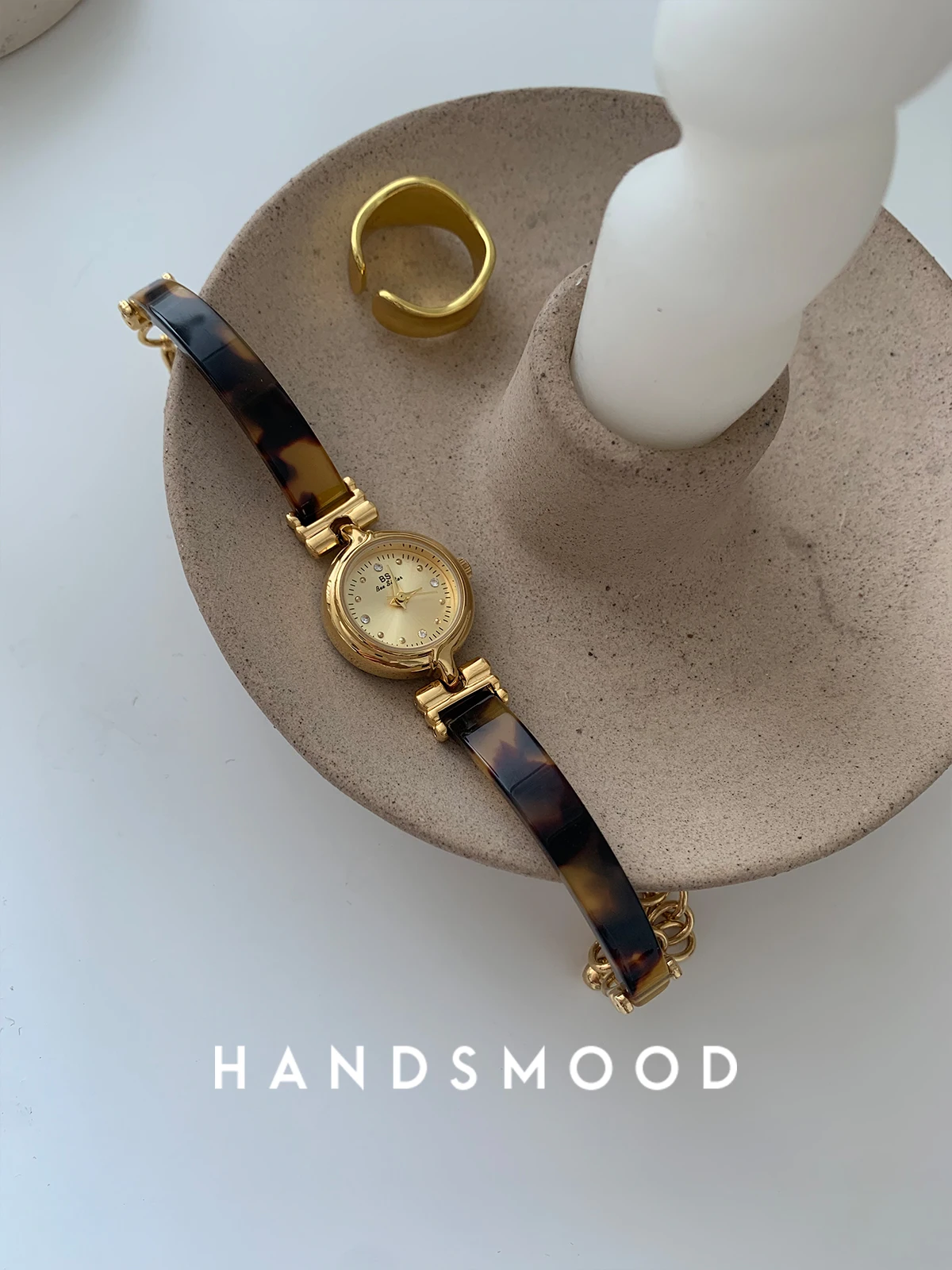 Новые часы-браслет в винтажном стиле с круглым маленьким циферблатом - Фотография_3