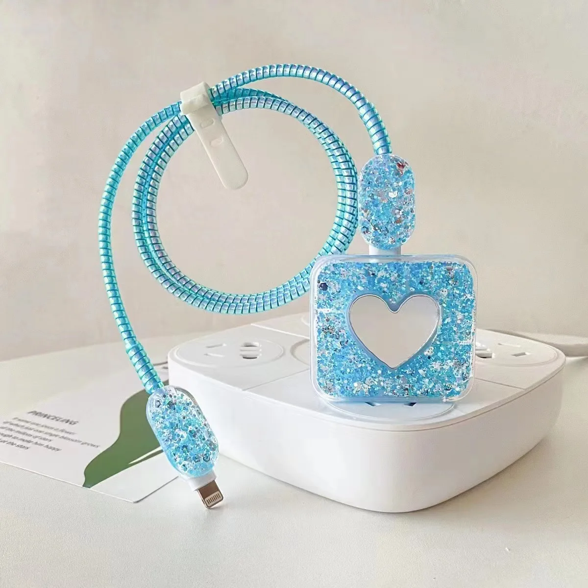 Блестящий чехол для зарядного устройства в форме розового сердца - Фотография_4