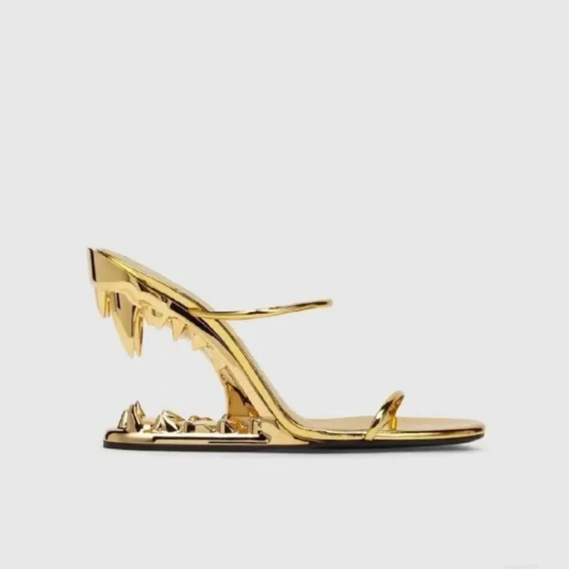 Европейские и американские сандалии с металлическими зубьями - Фотография_2