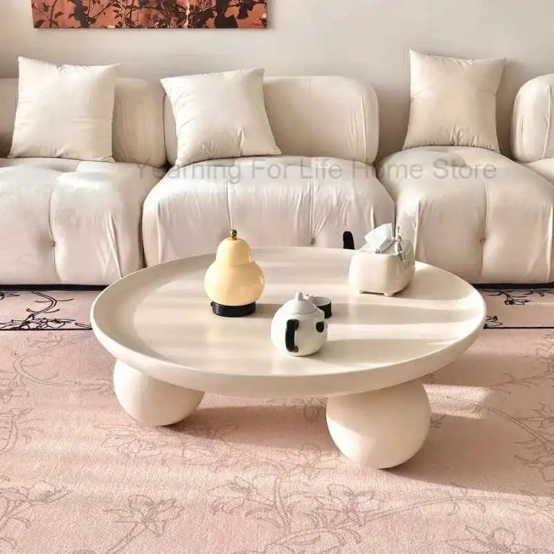 Роскошные дизайнерские журнальные столики в центре спальни - Фотография_2