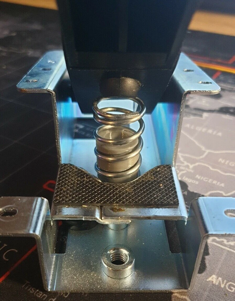 Сменная пружина тормозной заслонки для педалей thrustmaster t3pa/t3pa pro - Фотография_6