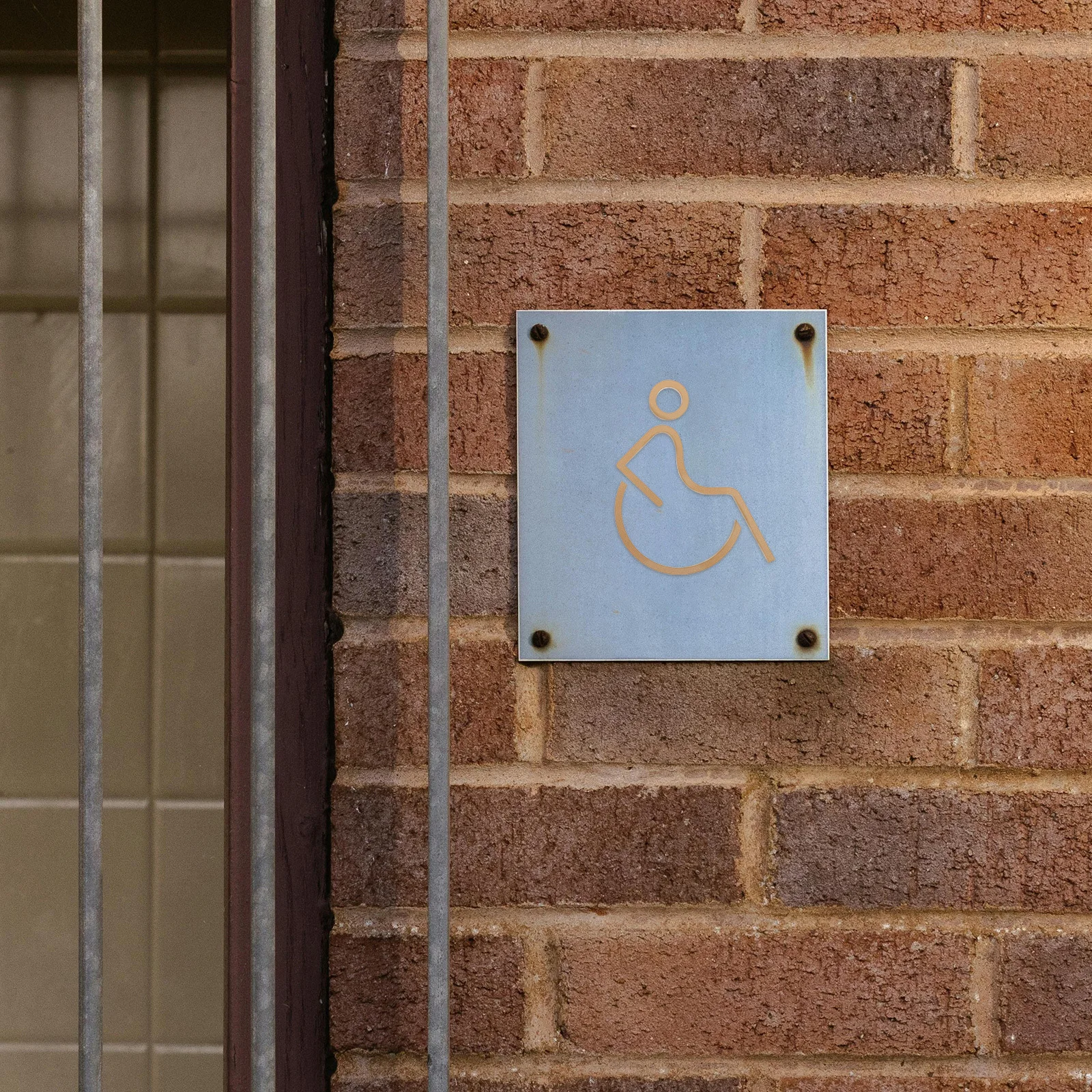 Доступная вывеска для туалета — - Фотография_6