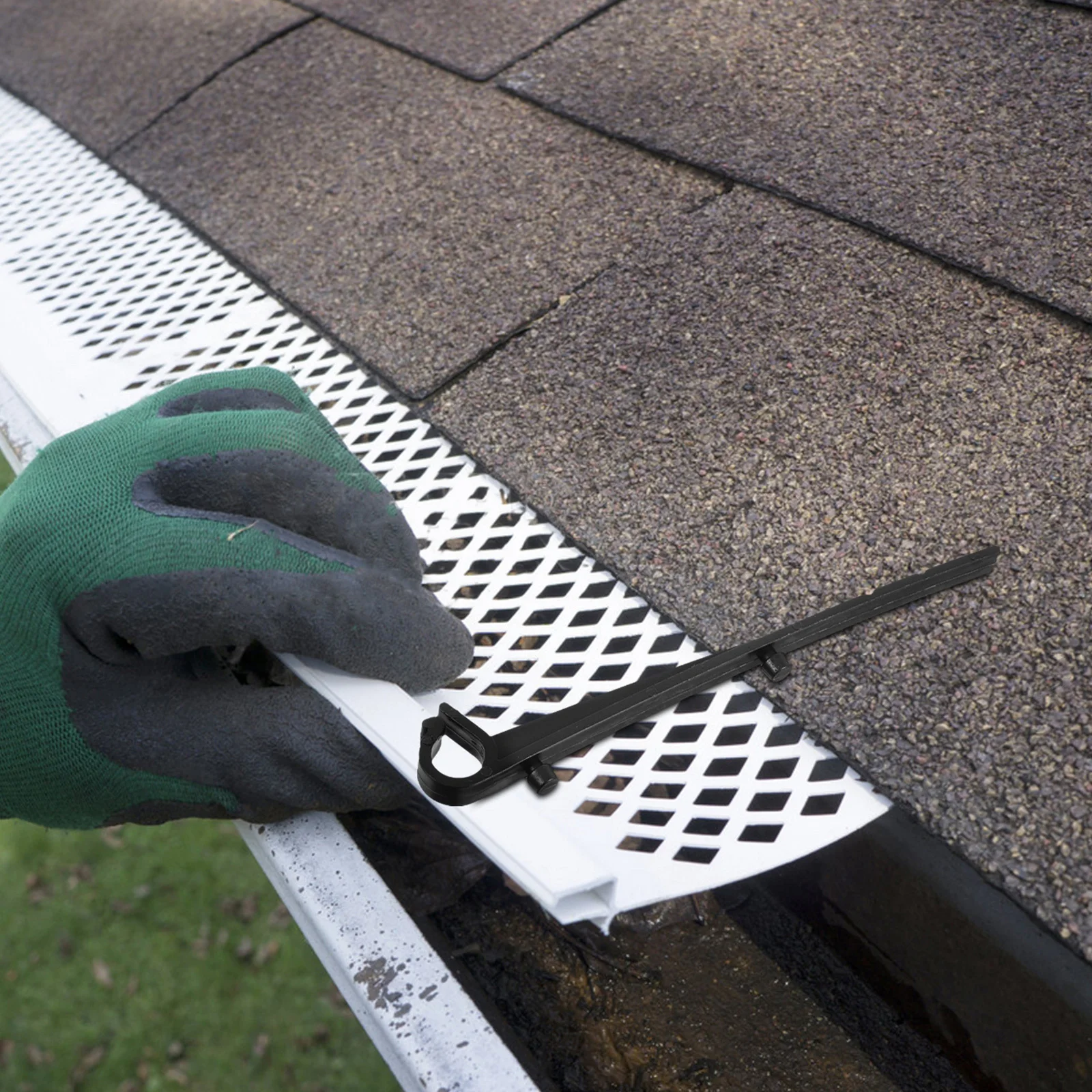 Черные пластиковые зажимы для защиты желобов - Фотография_4