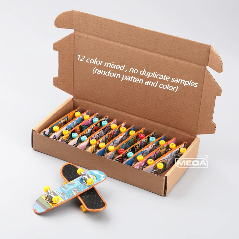 Скейтборд с металлическим мостом