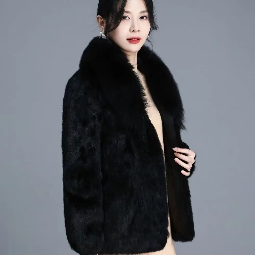 Женская осенне-зимняя короткая куртка из натурального кроличьего меха - Фотография_4