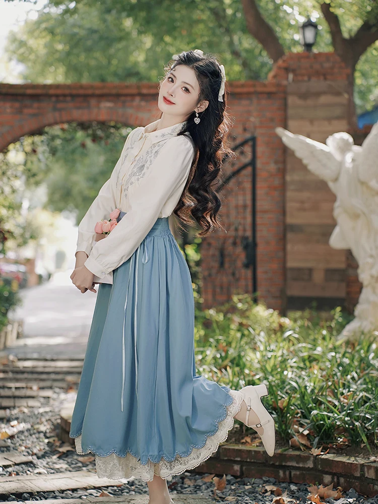 Женский костюм с юбкой и кружевом - Фотография_3