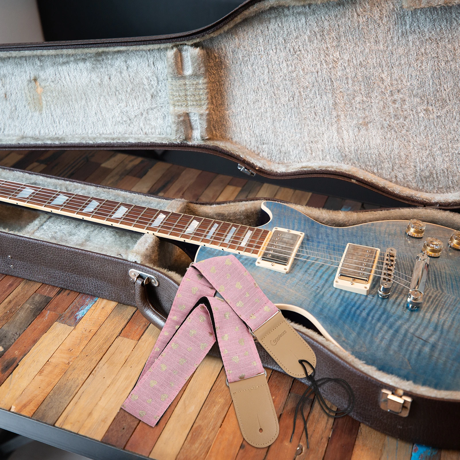 Гитарный ремень розовый легкий