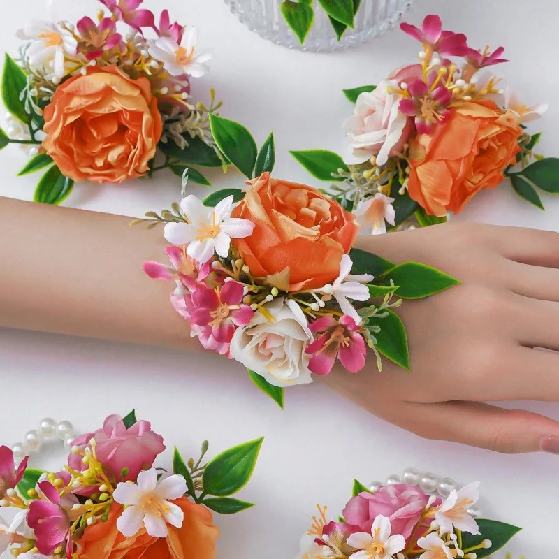 Корсаж на запястье с оранжевой розой и бутоньерка для невесты