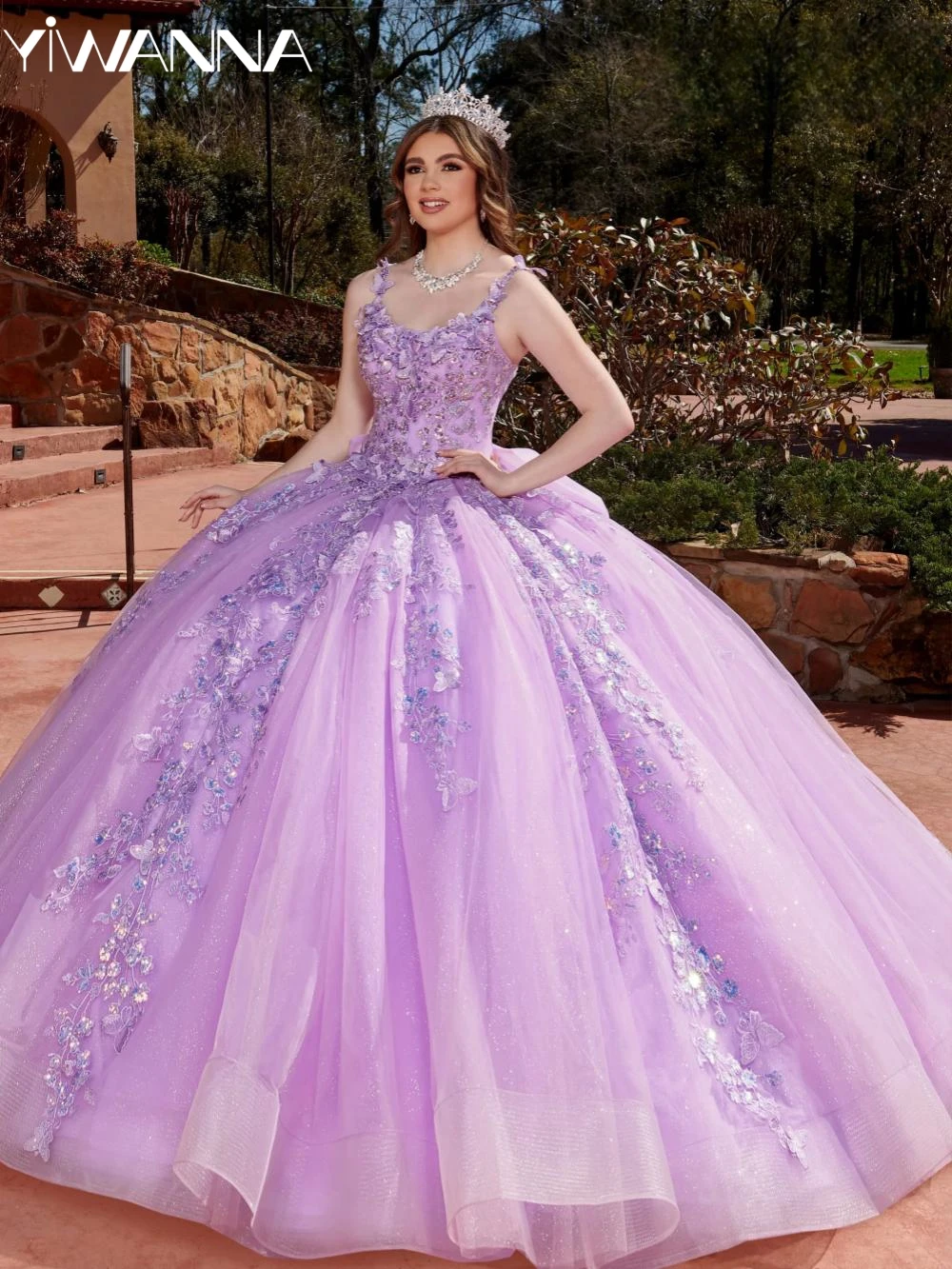 Фиолетовые 3d аппликации в виде бабочки quinceanrra